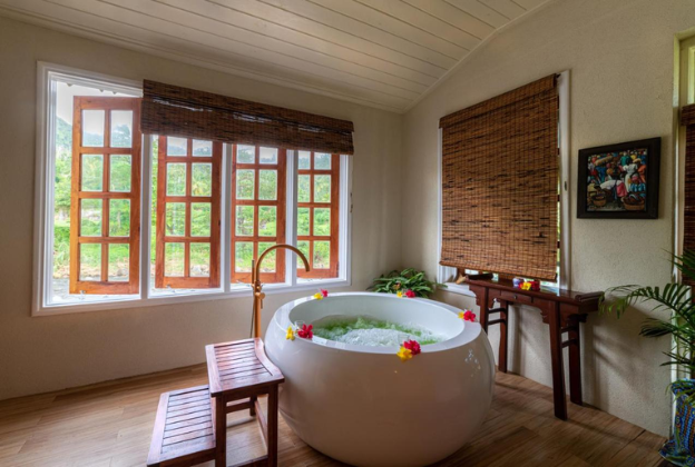 rosalie-bay-bathtub