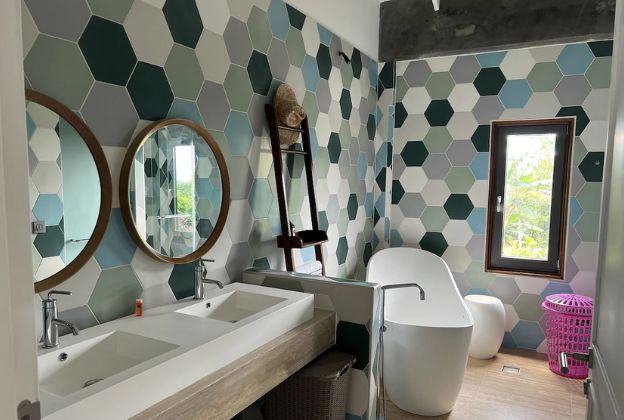 luxury-villa-picard-bathroom