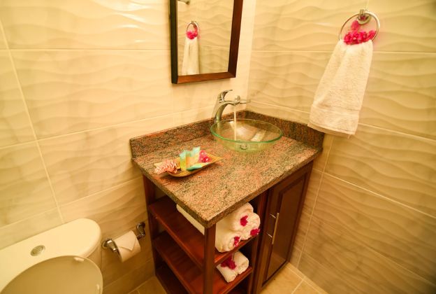 spice-bay-suites-bathroom