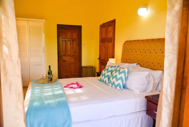 spice-bay-suites-bedroom
