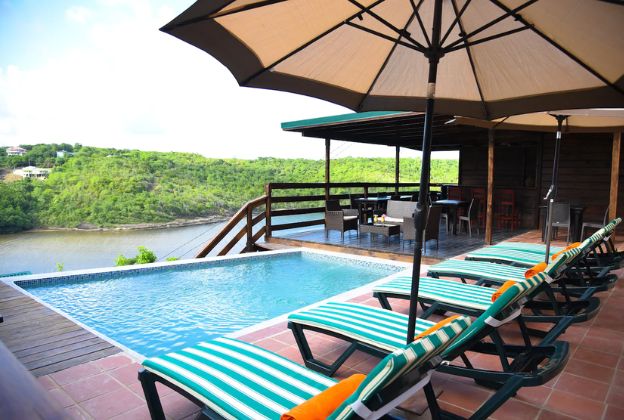 spice-bay-suites-pool