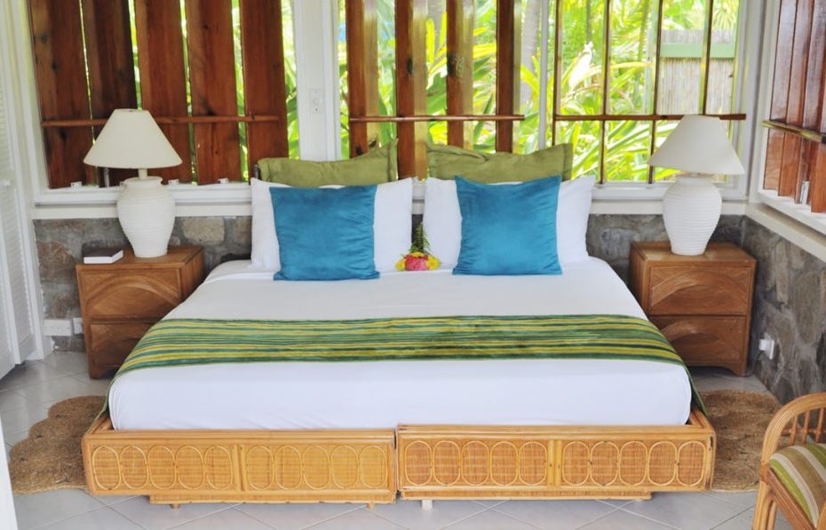 deluxe-bedroom-1024x597